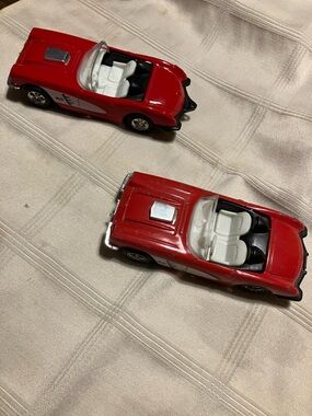 TOOTSIETOY 59 CHEVY CORVETTE METAL
DIE CAST CAR SET OF 2